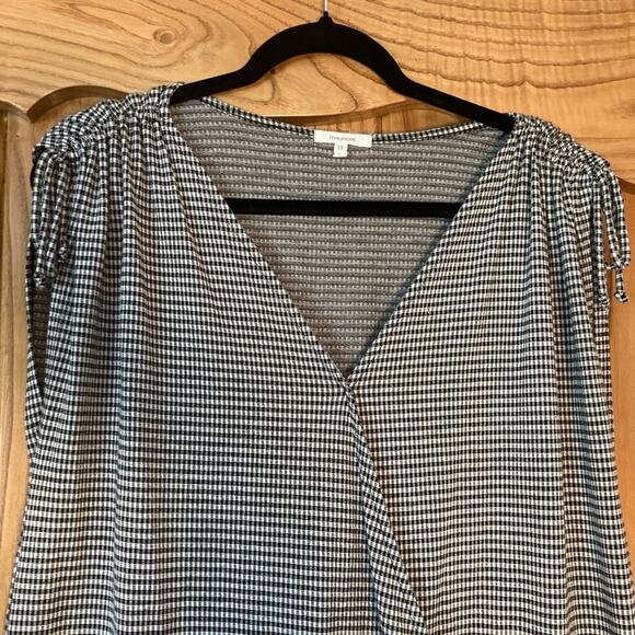 Maurices Top V Neck Wrap Style Sleeveless Women's Large - Picture 2 of 6